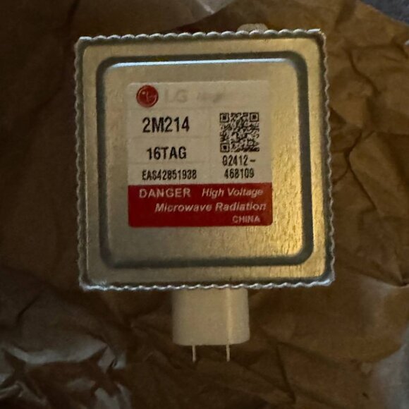 2M214 magnetron OEM LG EAS42851938 BRAND NEW - Picture 1 of 2